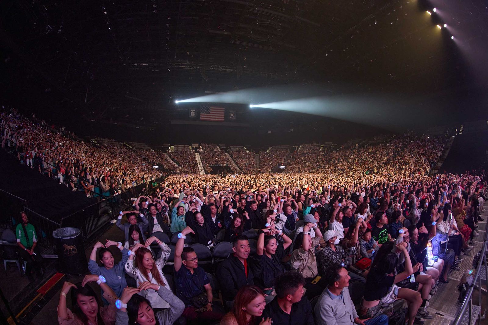 張信哲日前在美國拉斯維加斯啟動巡演首站。潮水音樂提供
