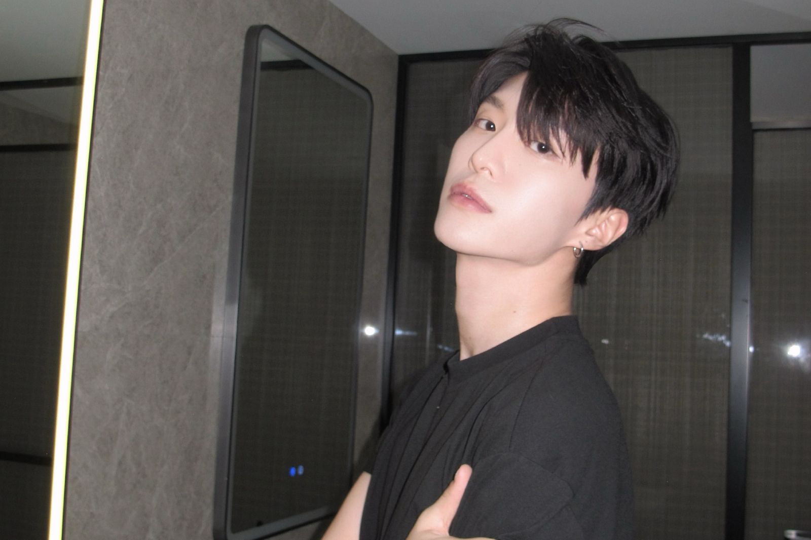 范丞丞遭司曉迪爆料「一起睡過」後現身錄影　「灰金髮、黑指甲」從從容容