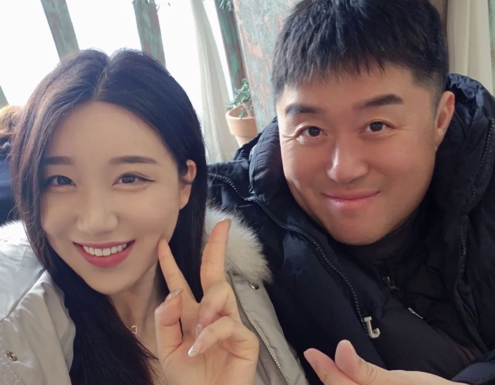 不捨54歲父癌逝!「核彈芭比」金賢姈陪走完最後一程:下輩子還要當你的女兒