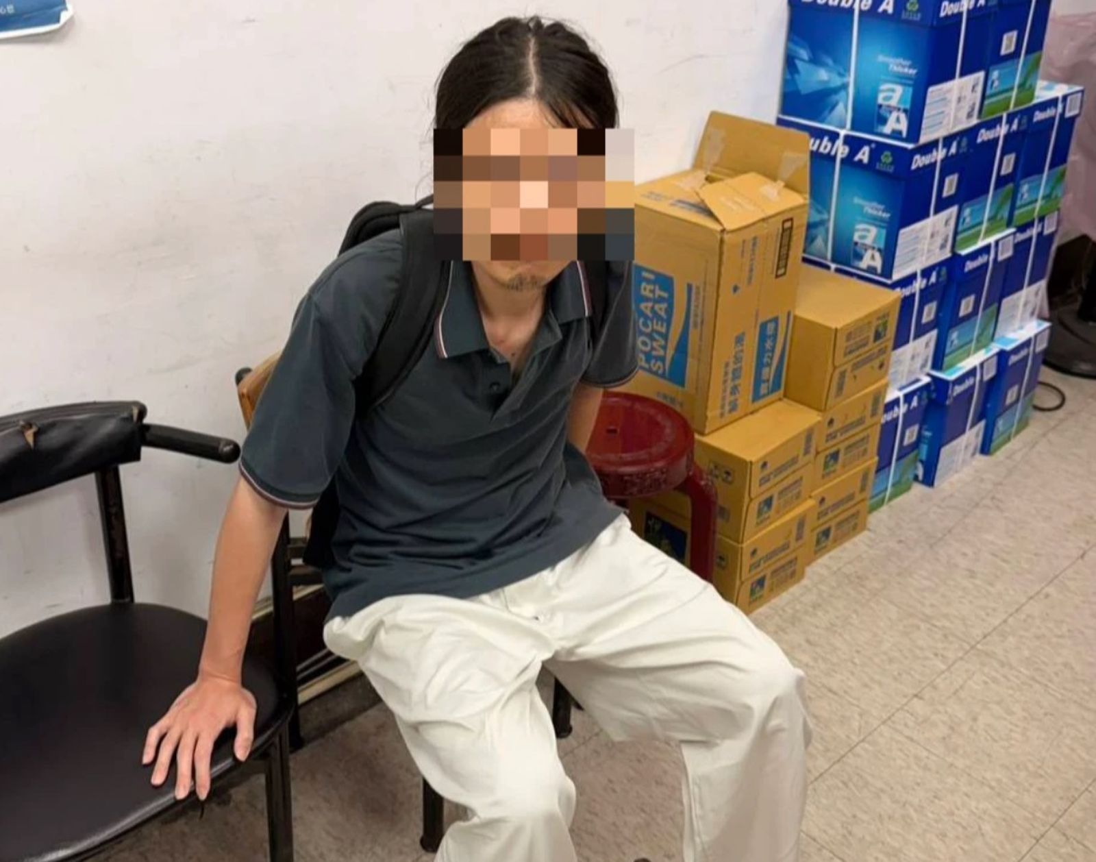 三重「包頭男」見浪貓躲車縫竟持榔頭狠敲 無辜橘貓氣胸、指甲斷裂送醫...可惡虐貓仔落網