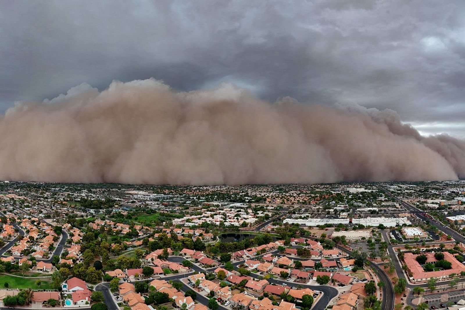 台積電設廠的美國亞利桑那沙塵暴　震撼影片曝光！6萬人無電可用