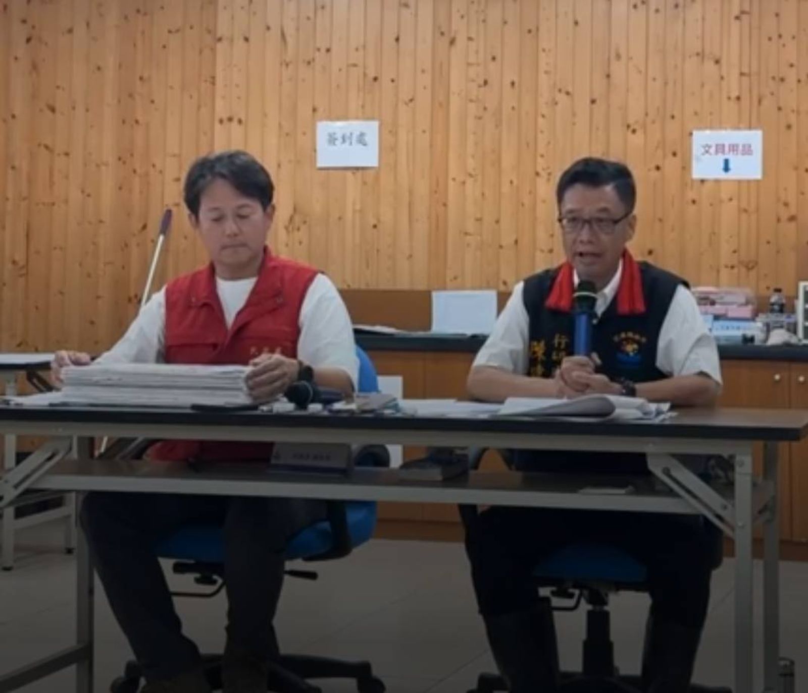 「副縣長在哪裡？」花蓮縣府記者會成大型尋人現場　僅行研處長出席主持災民不滿嗆聲