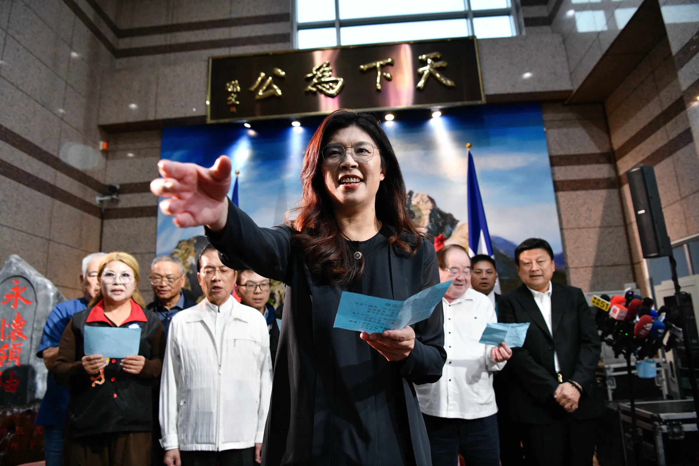翁曉玲不是國民黨政治文化的意外，而是它的顯影劑。攝影李智為