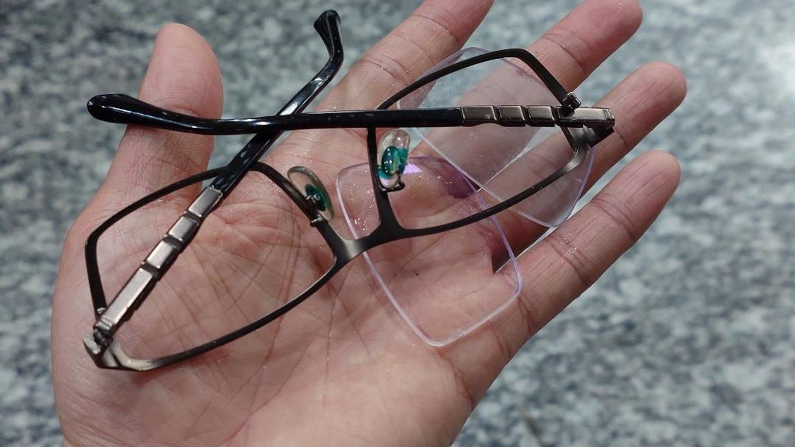 西門紅樓旁爆隨機攻擊　科技工程師突遭不明男子揮拳打爆眼鏡