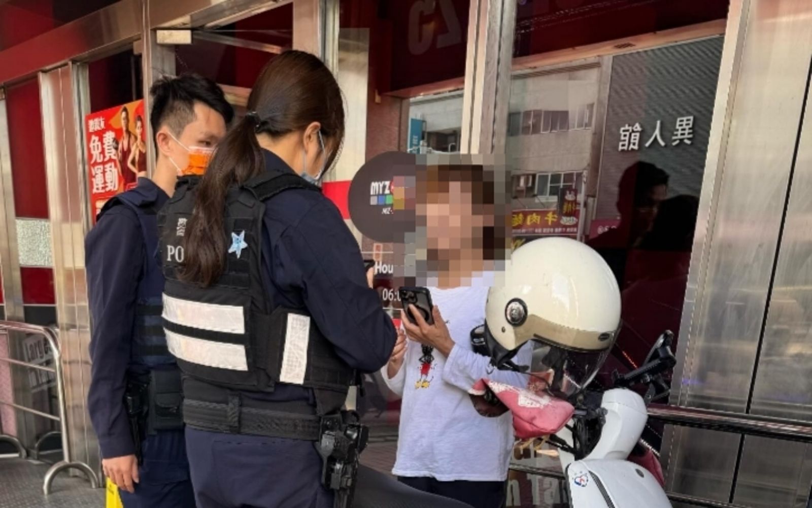 健身房掉AirPods!她靠1招抓到「大媽佔用1個月」…警方到場還回嗆:算你幸運