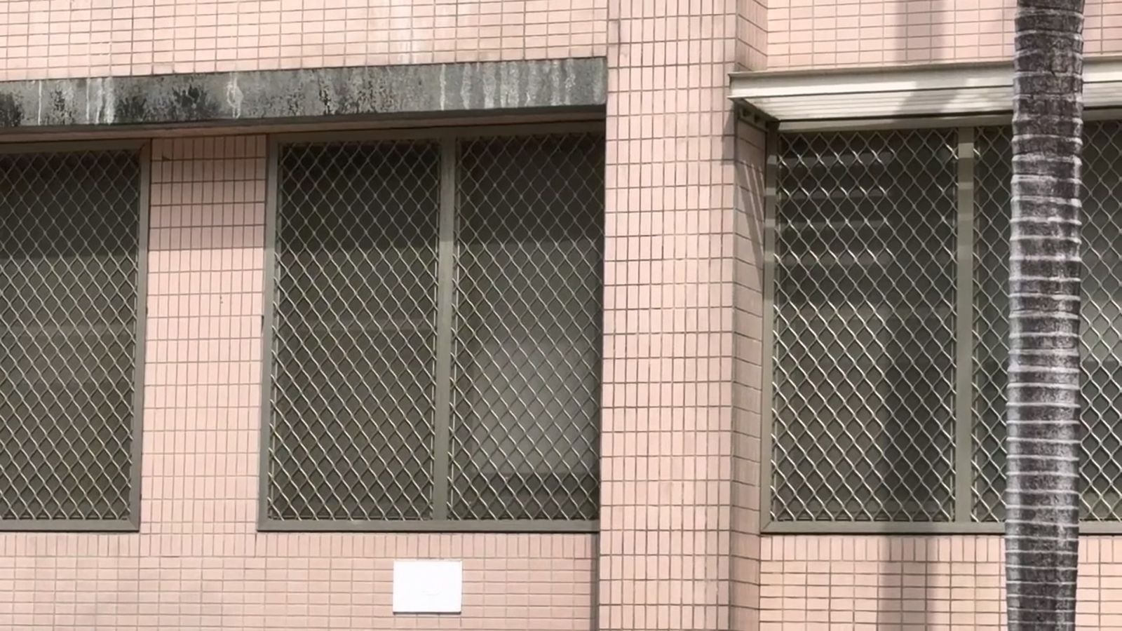 國中男學生在校內墜樓身亡,父親質疑案發前到底發生什麼事,要求校方釐清疑點。圖/民眾提供