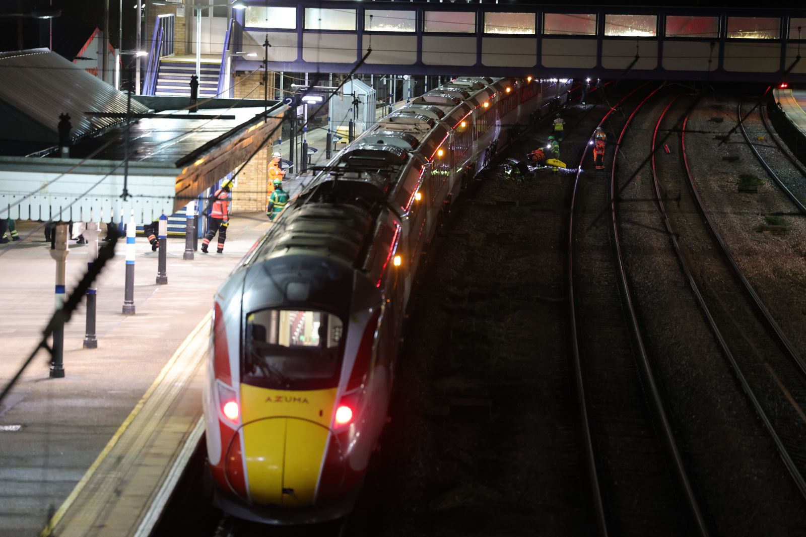 英國火車驚傳隨機刺人!9人重傷命危、2嫌遭逮捕