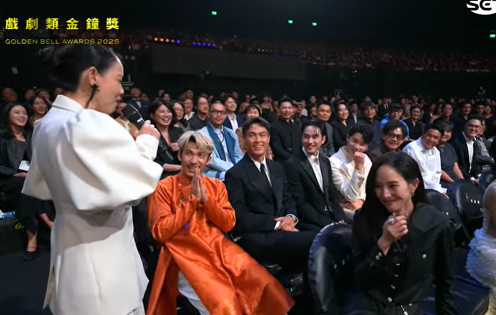 曾寶儀調戲連炳發。翻攝金鐘獎YT頻道