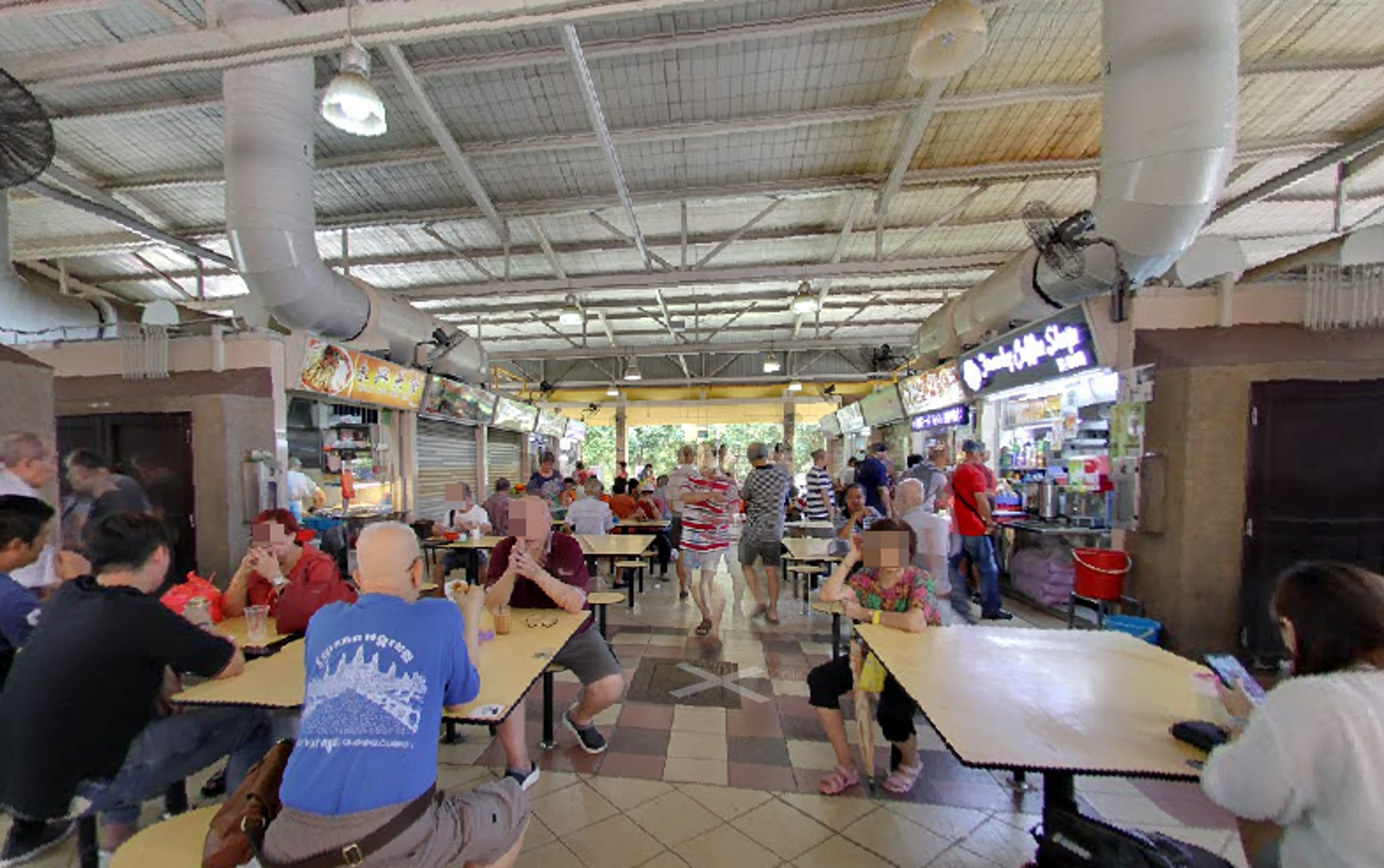 台7旬嬤在新加坡請男子讓路　慘遭吐口水飆髒話還被「揮拳揍倒」滿臉瘀青