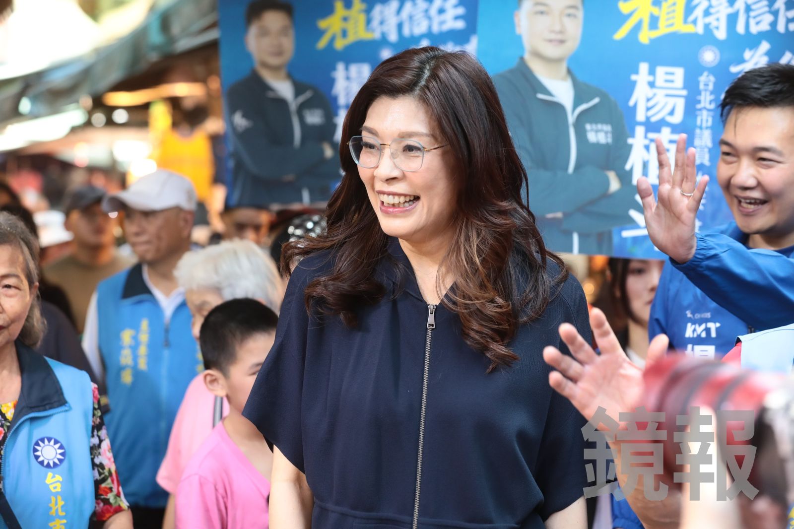 首次陪小雞掃街挨嗆「共產黨」 鄭麗文被問「票房毒藥」酸記者:民進黨派來的?