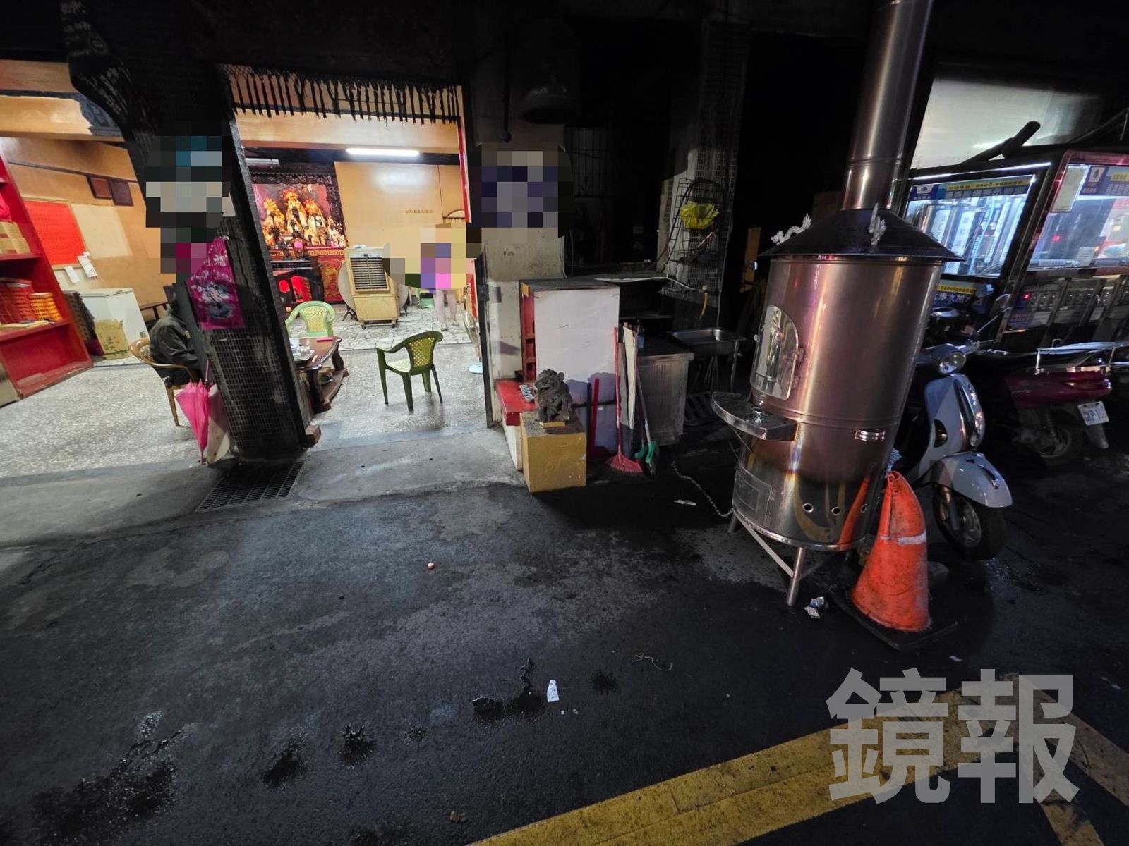 快訊／新北五股6旬男討錢不成竟墜樓　撞宮廟雨遮後送醫搶救