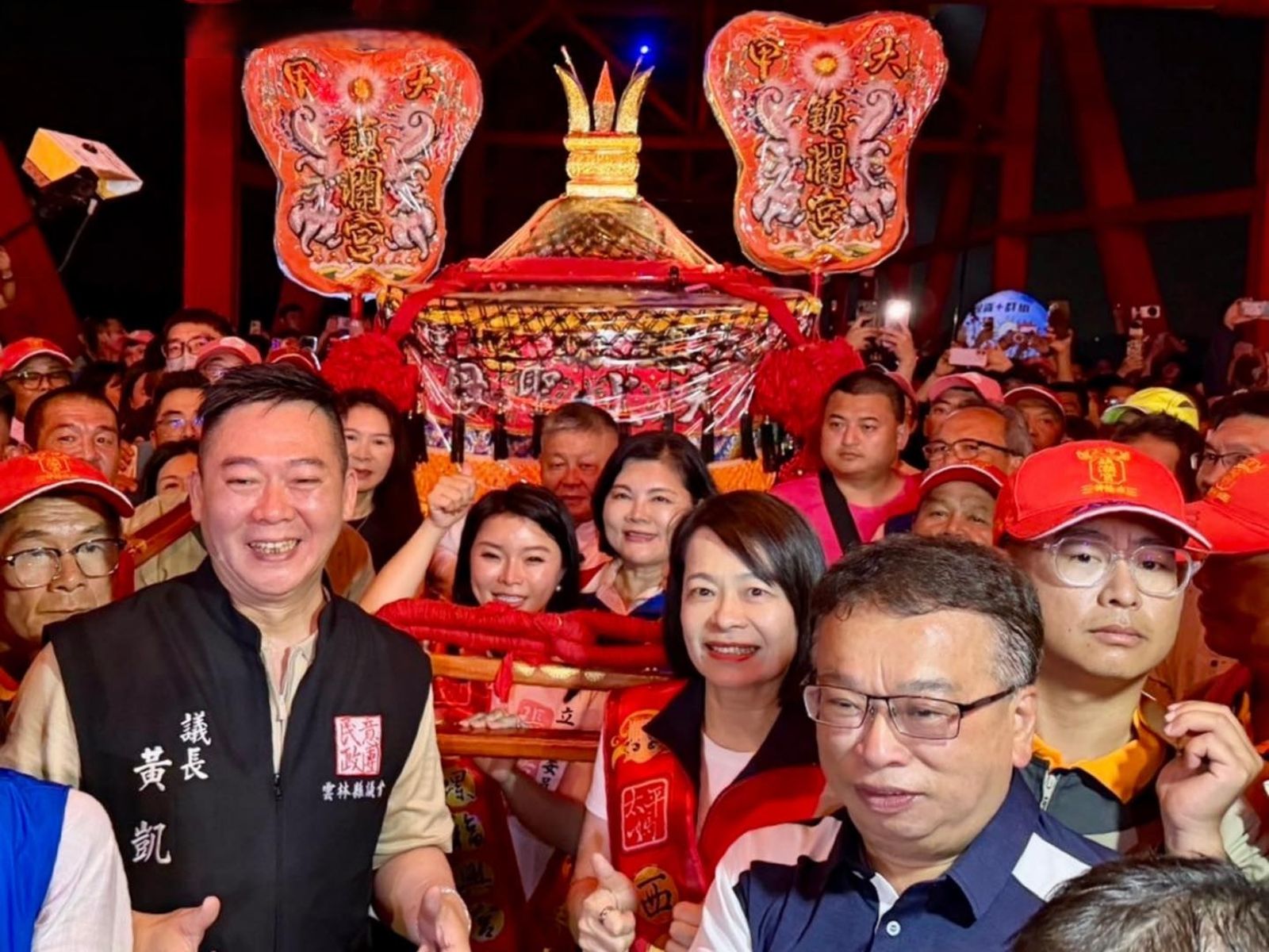 大甲媽大亂鬥！西螺大橋上演「三娘搶轎」2.0　綠營鎮長慘被KO　崩潰：不要了