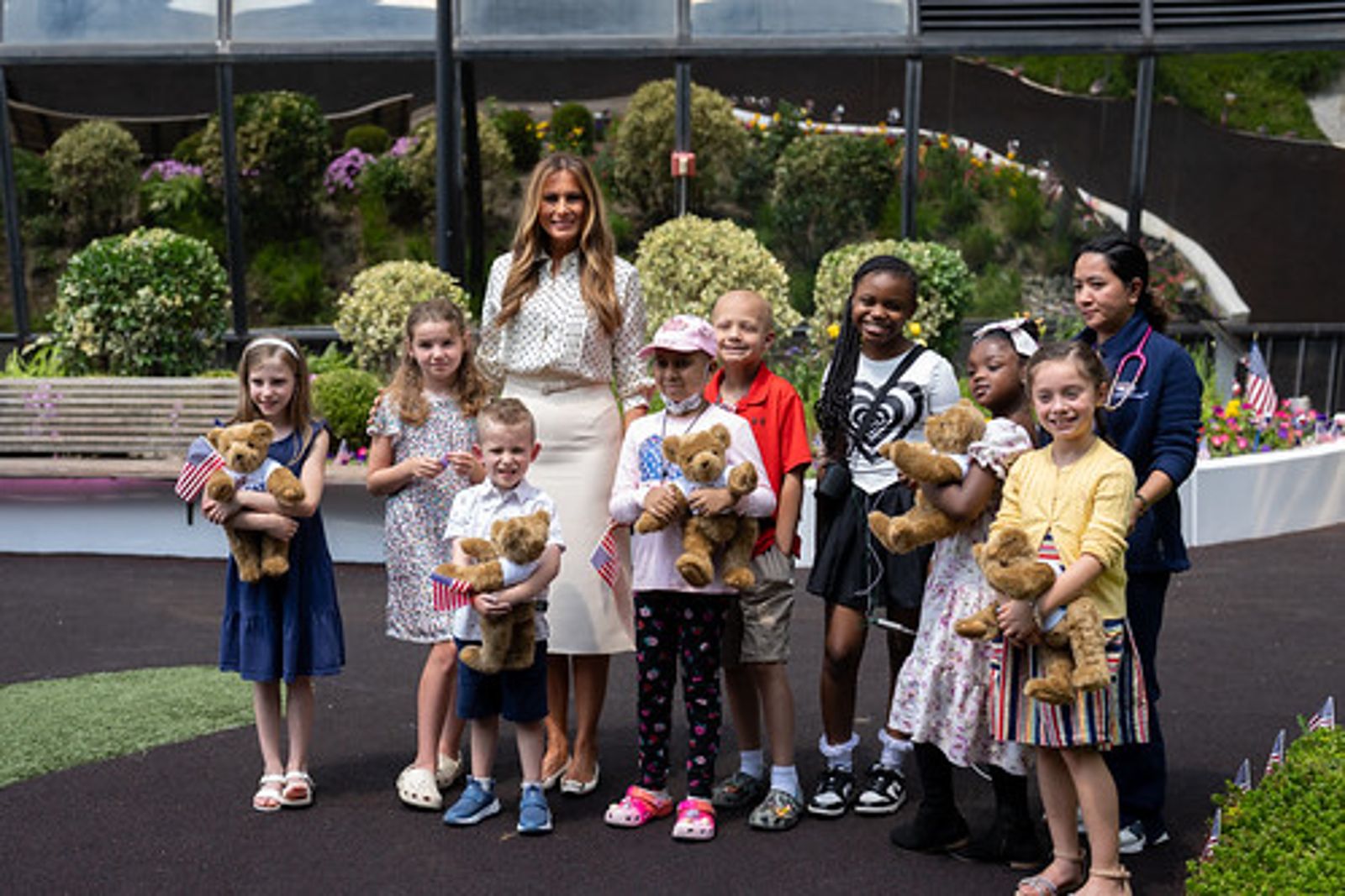 美國第一夫人Melania Trump前往華盛頓特區探望病童,美國是個階級與貧富差距不小的社會。圖片取自Flickr