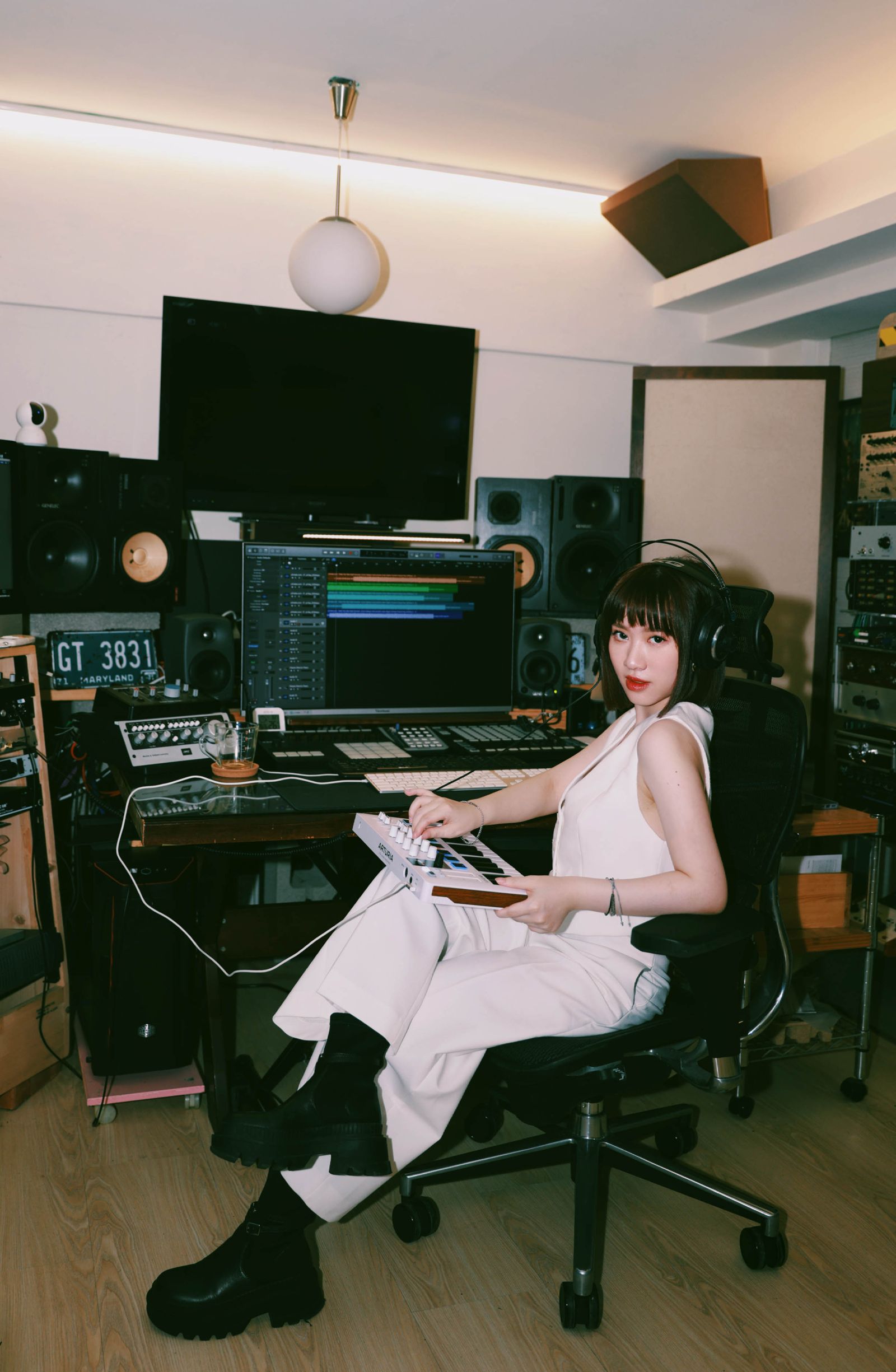 舒涵曾參與《菱格時代DD52》、《聲林之王》等節目音樂製作。舒涵提供