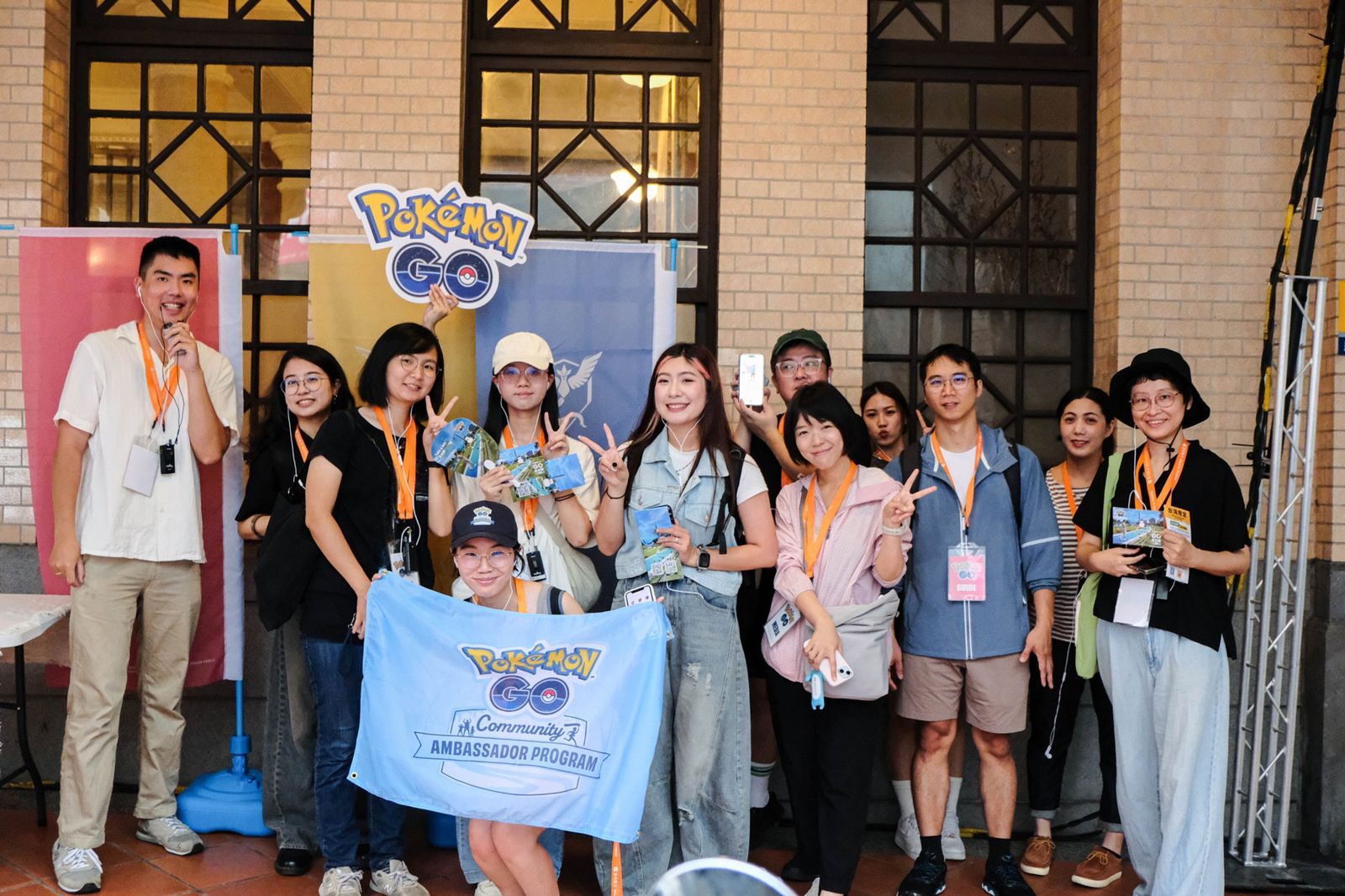 由專業導覽員帶領玩家解密路線沿途的城市故事。圖/Niantic提供