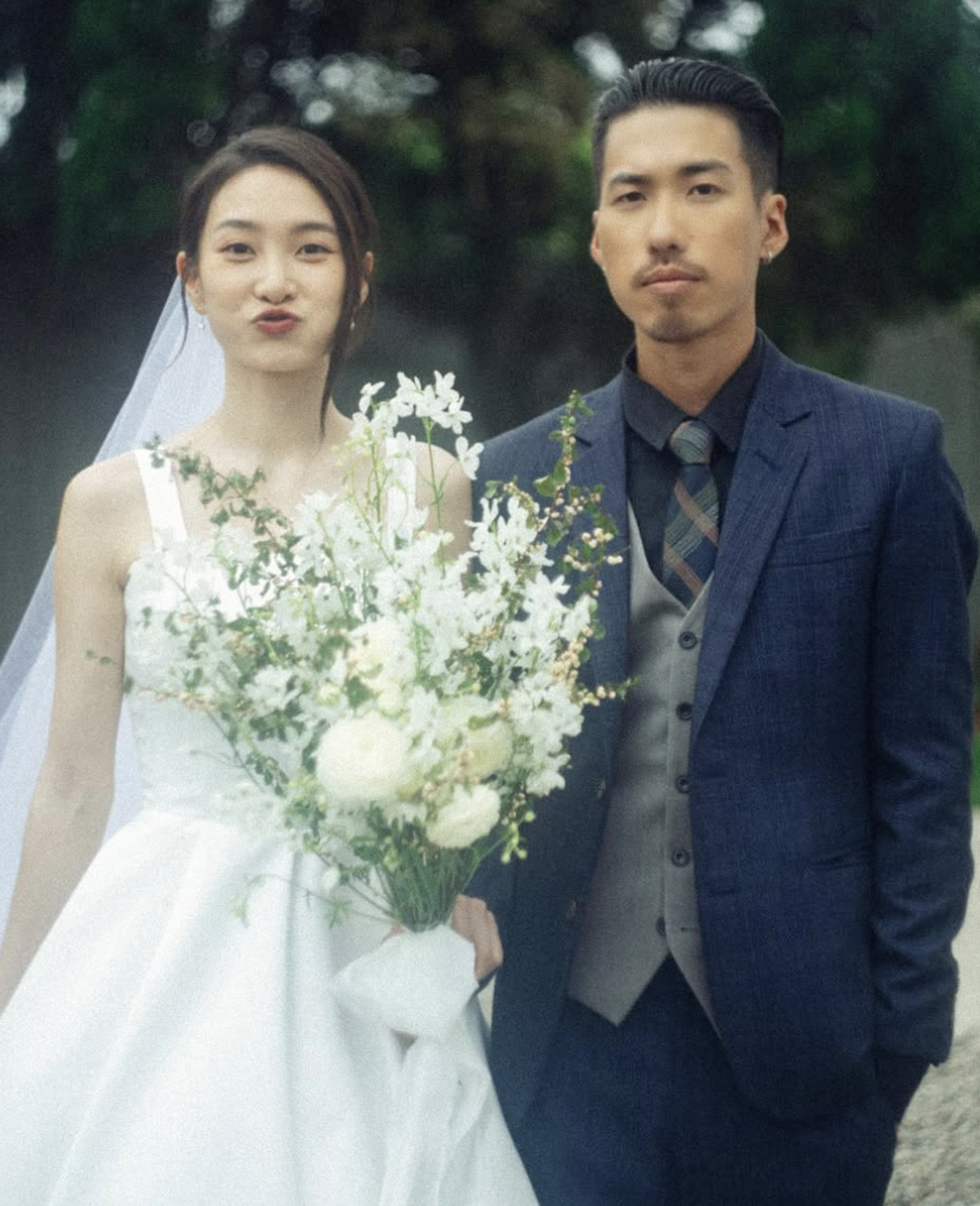 李亦捷（左）與攝影師老公結婚3年。翻攝IG @haha81911