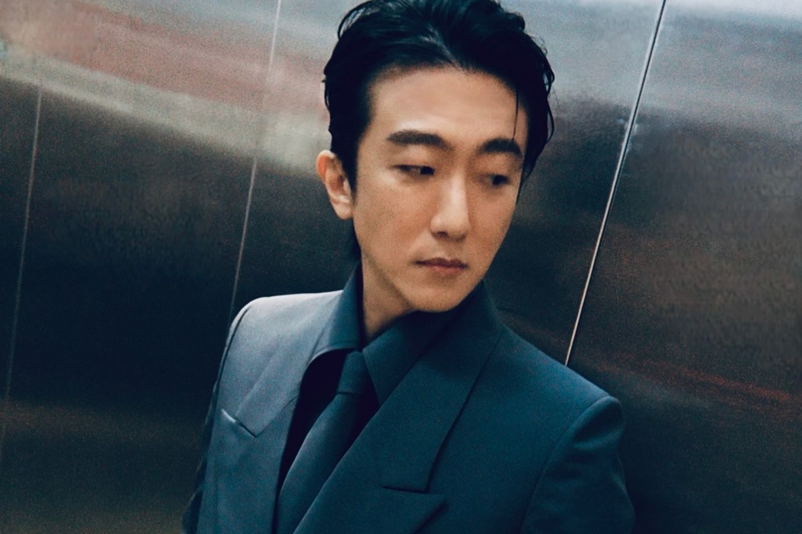 蠍子轉型霸總！張懷秋《BAD GIRL》脫衣露胸甲刺青　肉體誘惑冒粉紅泡泡　