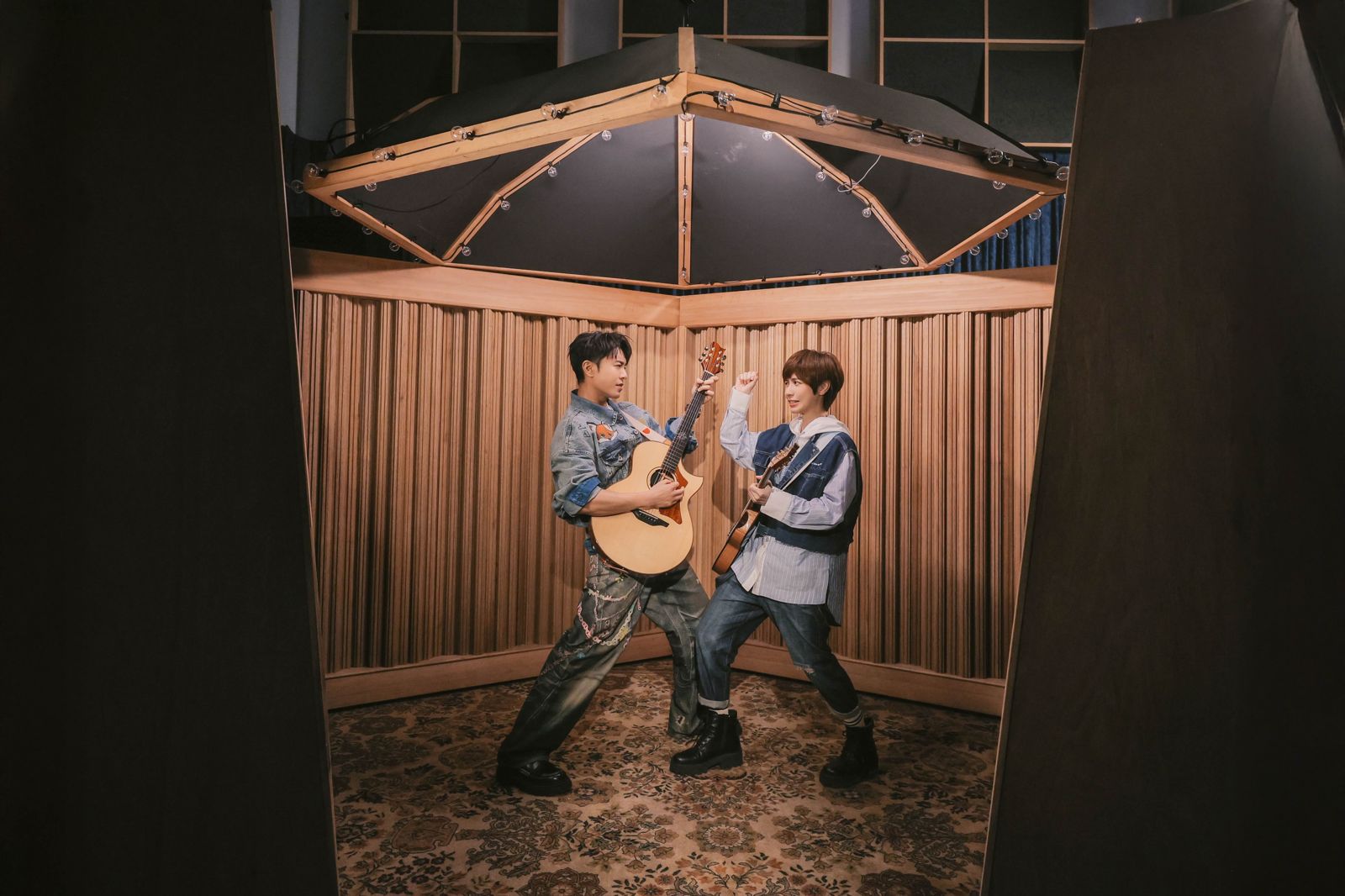 魏嘉瑩邀韋禮安合作新歌〈我不配快樂〉。相映音樂提供