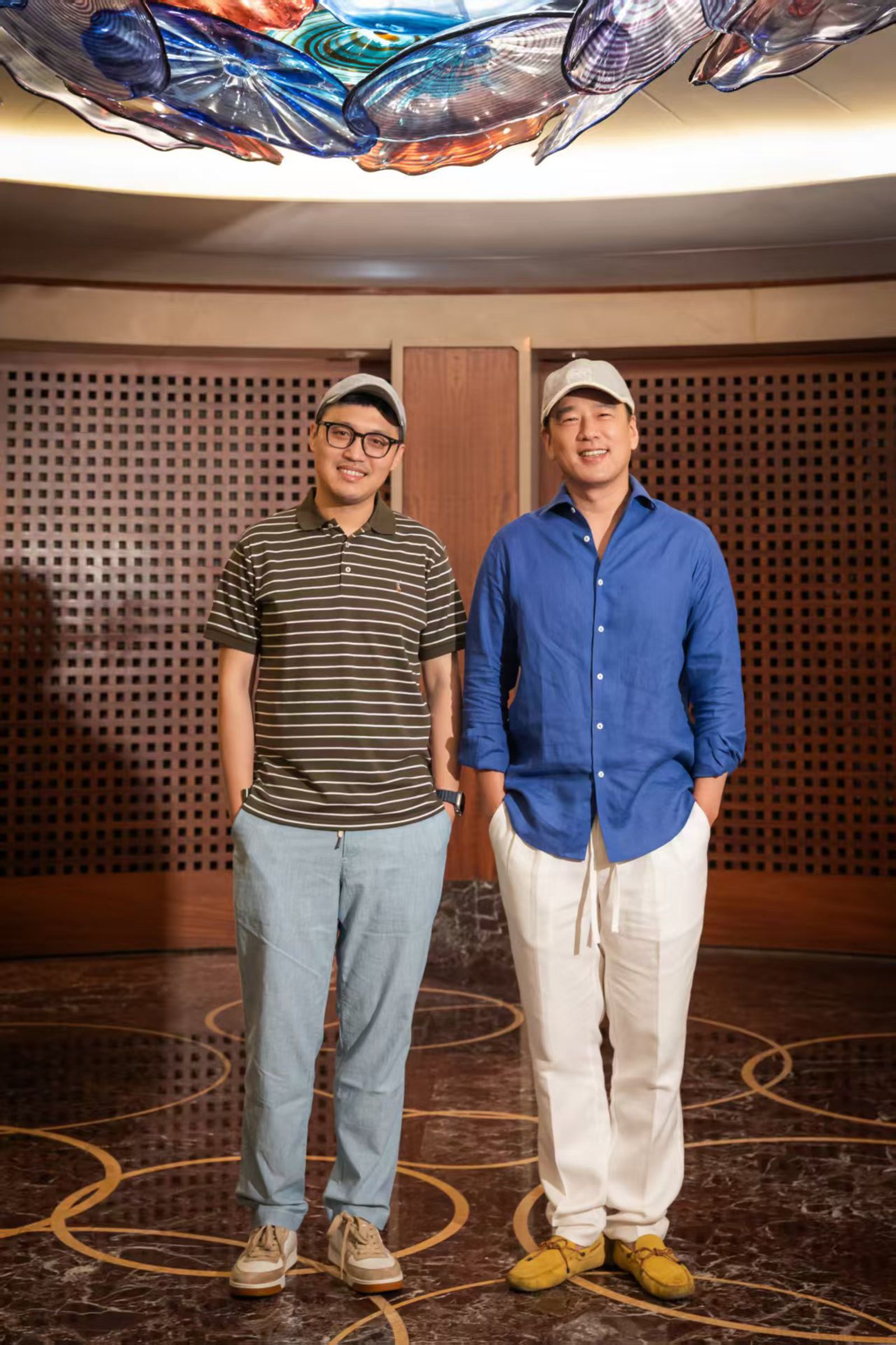 王耀慶推薦導演蘇彪嚐嚐台菜的魷魚螺肉蒜還有麻油雙腰,並推薦寧夏夜市各式小吃。兩岸電影展提供