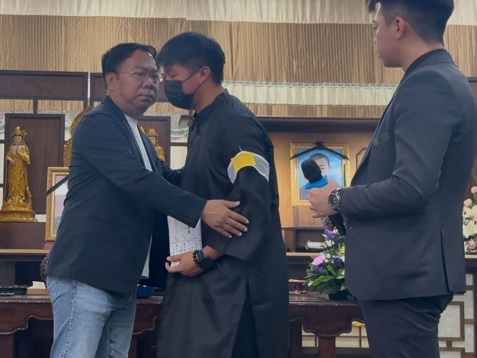 豐原五5命案辦告別式　2女婿捧神主送最後一程　警方：追查到底