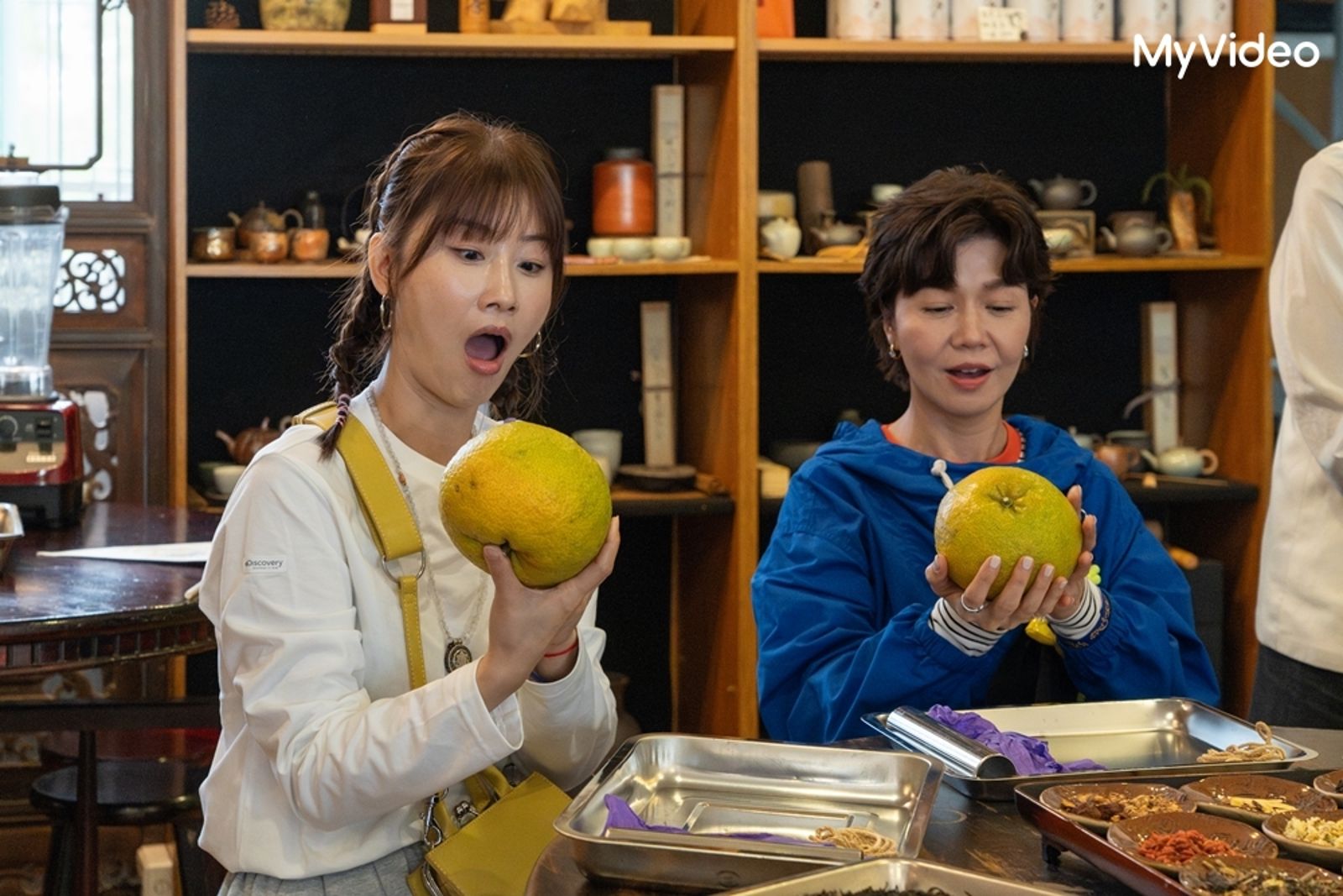 《花甲少年趣旅行》朱芷瑩（左）自認情緒價值擔當。台灣大哥大MyVideo提供