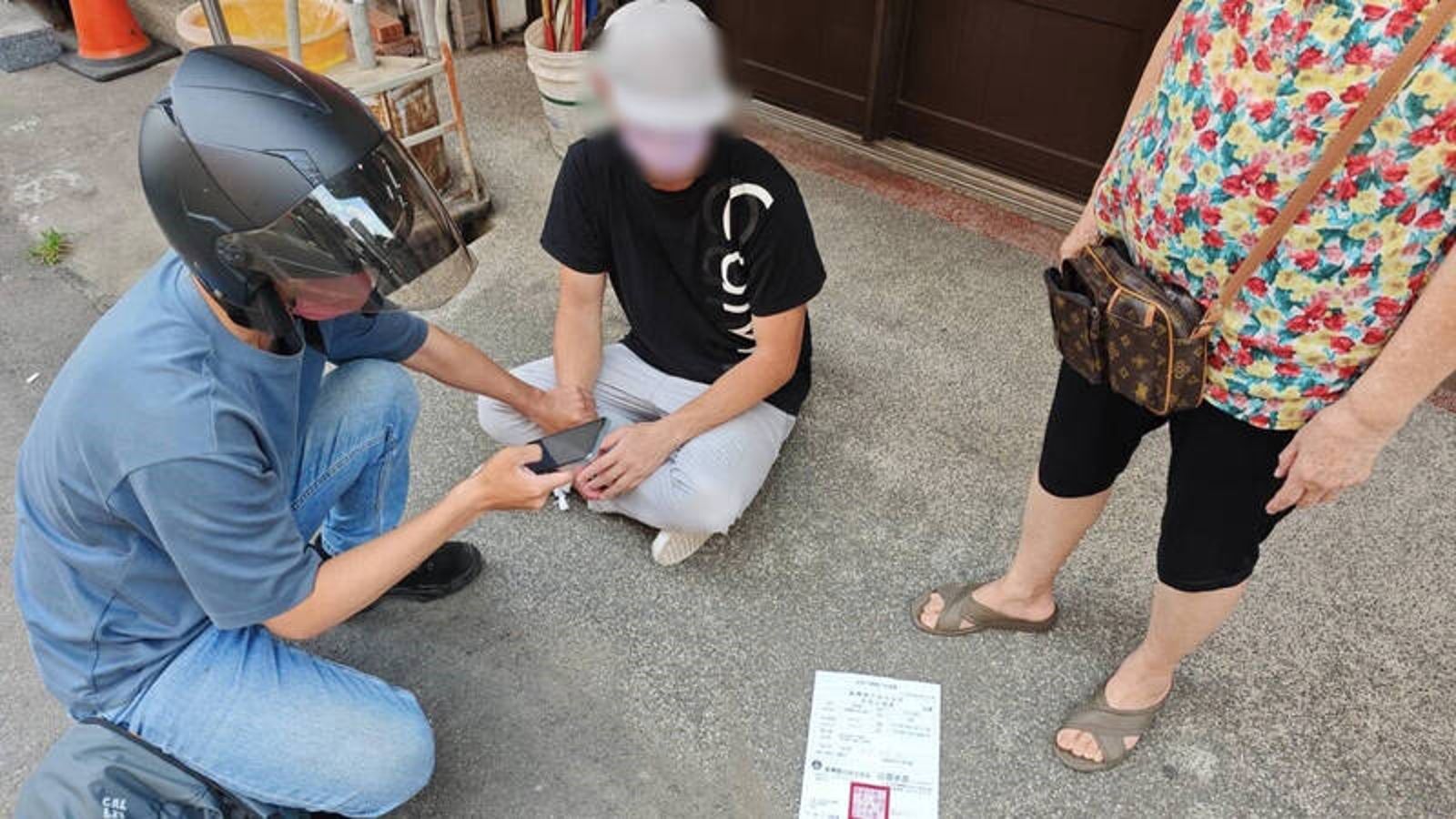 中警巡邏撞見車手正在收受贓款　當場抓人保住八旬阿嬤棺材本