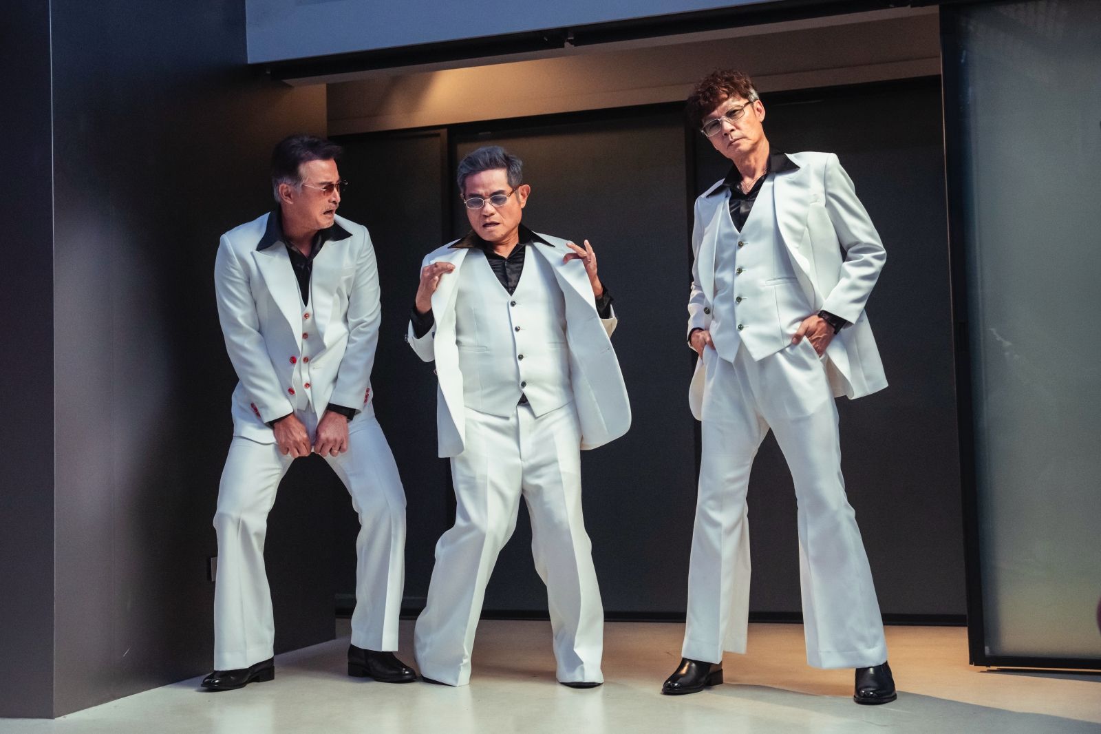 李銘順當眾脫了！《歐吉桑》大秀真實身材　緊身褲「卡蛋」崩潰畫面曝