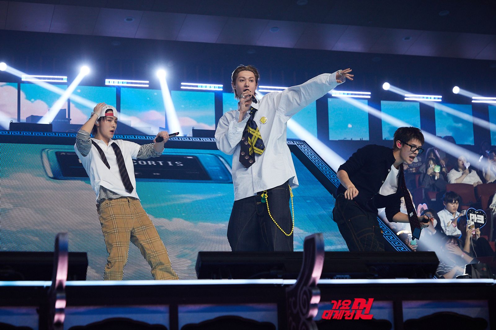 跨年夜最狂彩蛋！CORTIS致敬師兄TXT　嘻哈神曲〈Fly〉掀全場回憶殺