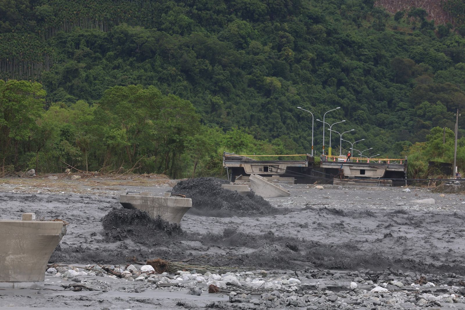 花蓮堰塞湖洪災重建　卓榮泰：已預備相關經費