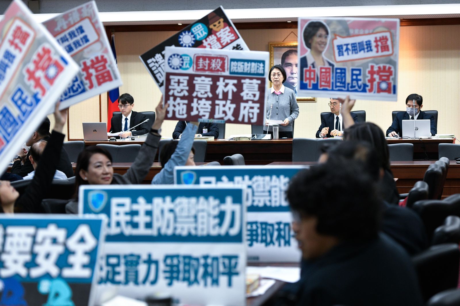 陳嘉宏專欄:藍白拒審總預算只有一個理由