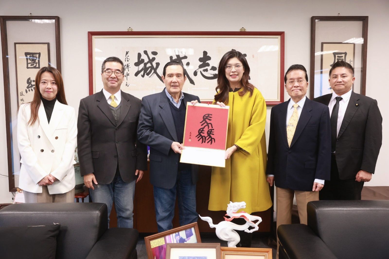 馬英九傳授「馬習會」經驗　叮嚀鄭麗文：訪中不穿高跟鞋、要練毛筆字
