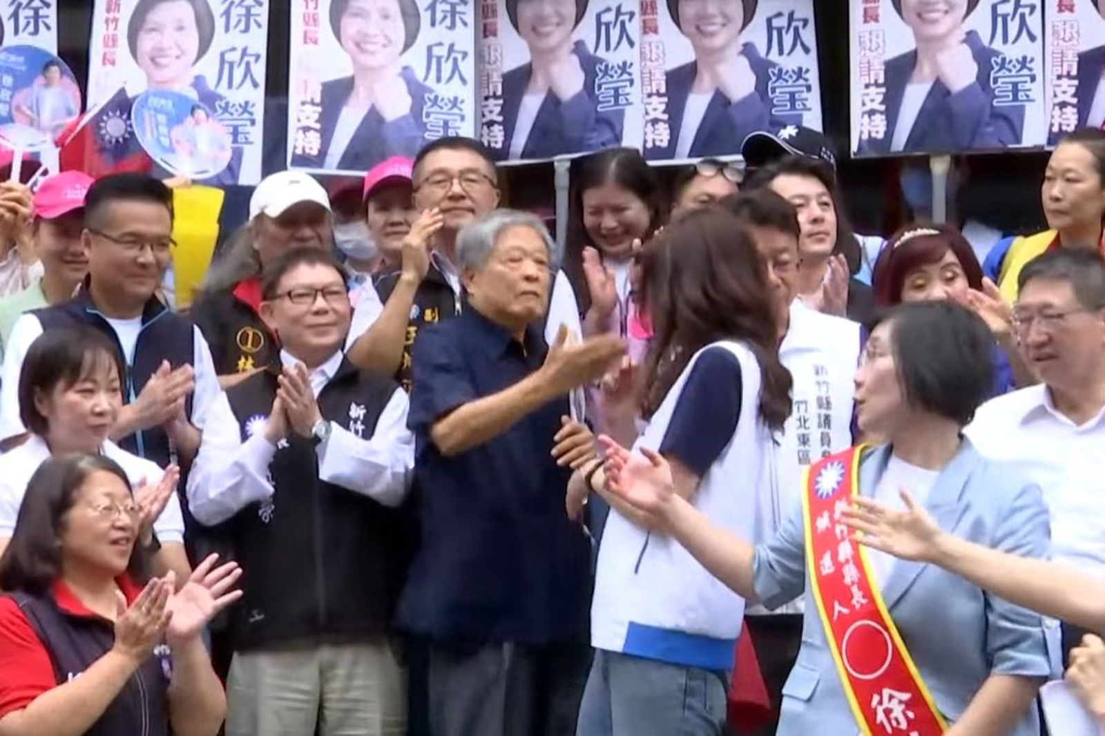 不只被痛罵!鄭麗文險遭前新竹縣長呼巴掌 藍黨務人士:愛之深責之切