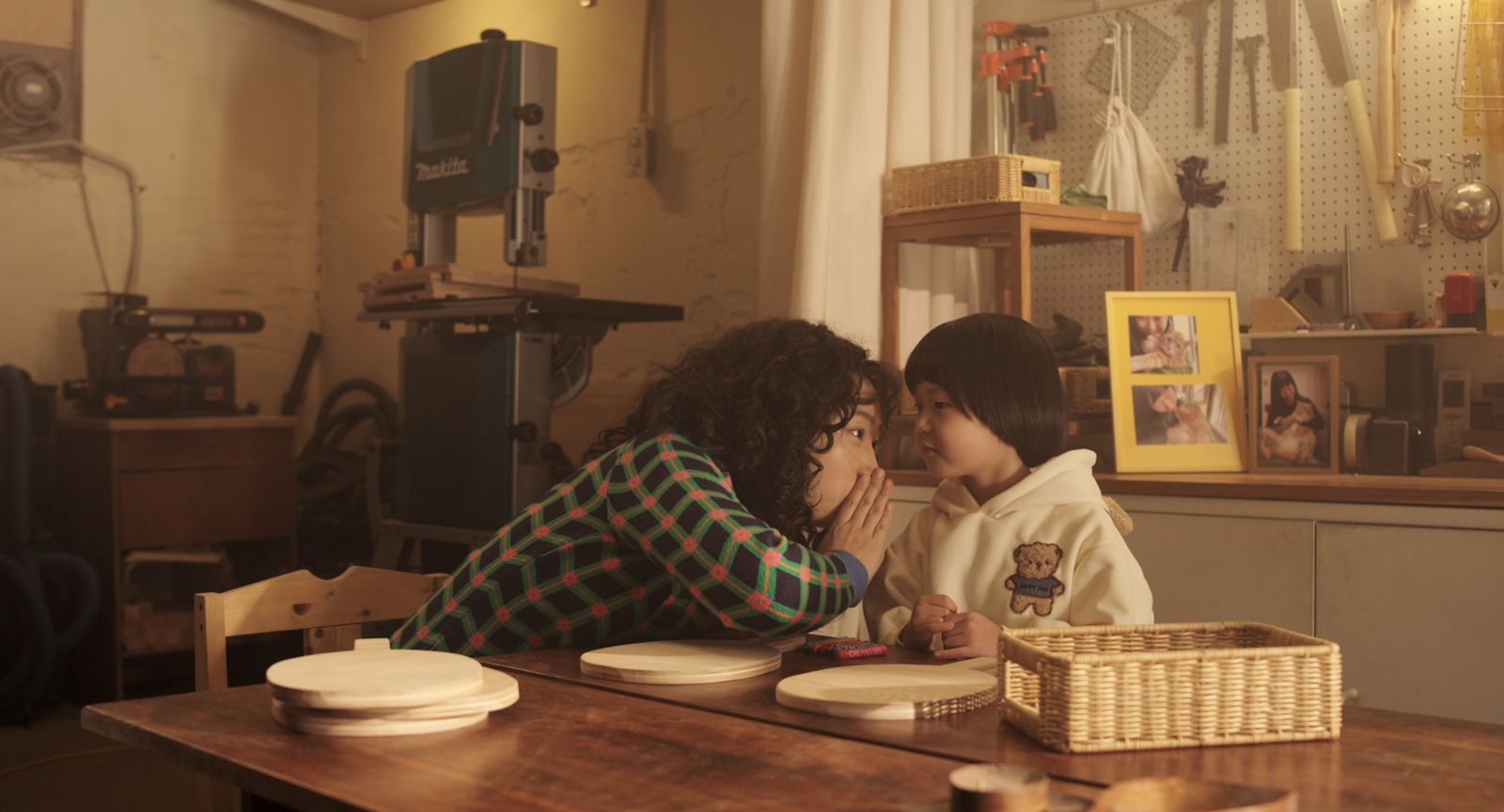 柳亞貝(左)大讚申秀雅工作專業,自己也用心與她培養感情。華映娛樂提供