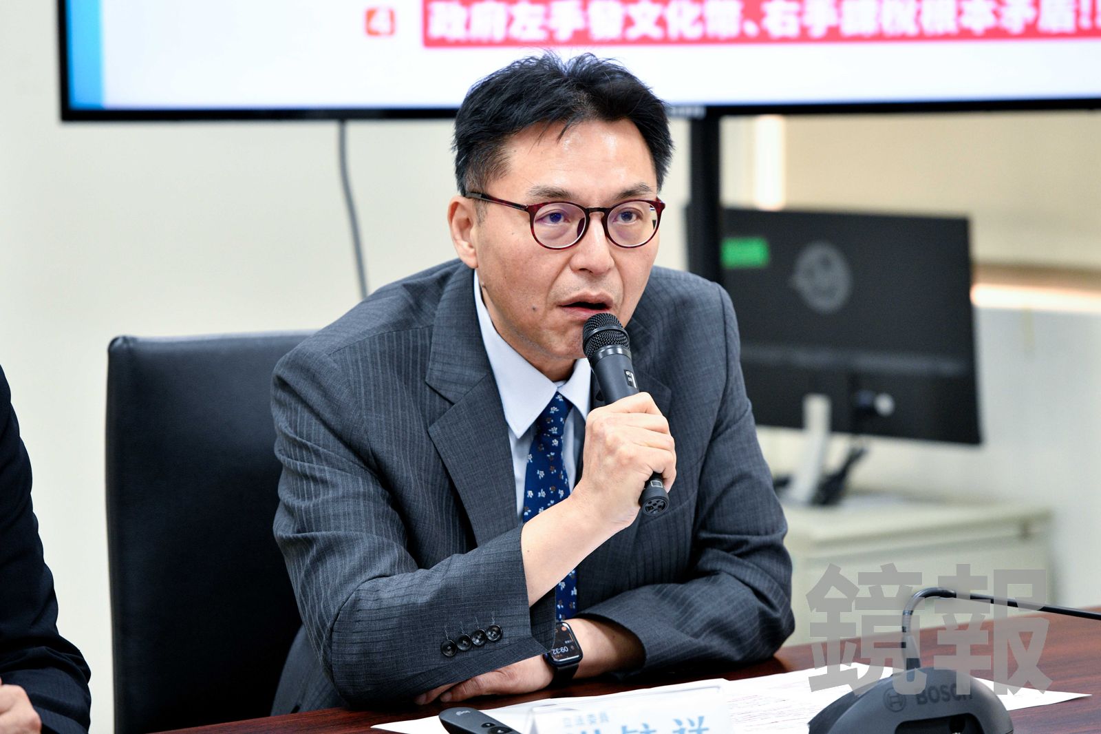 鬍鬚張少東挺蔣萬安遭抵制 白委酸民進黨放任青鳥搞文革:中午請黨團同事吃