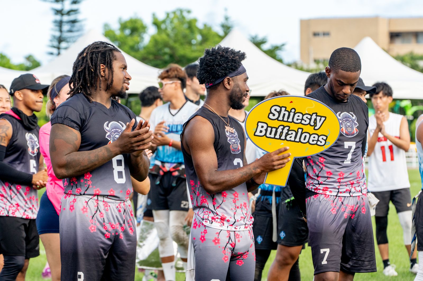 總會秘書長吳維宸熱情邀請國際球隊一同參與盛會。圖／臺東縣腰旗美式足球協會提供