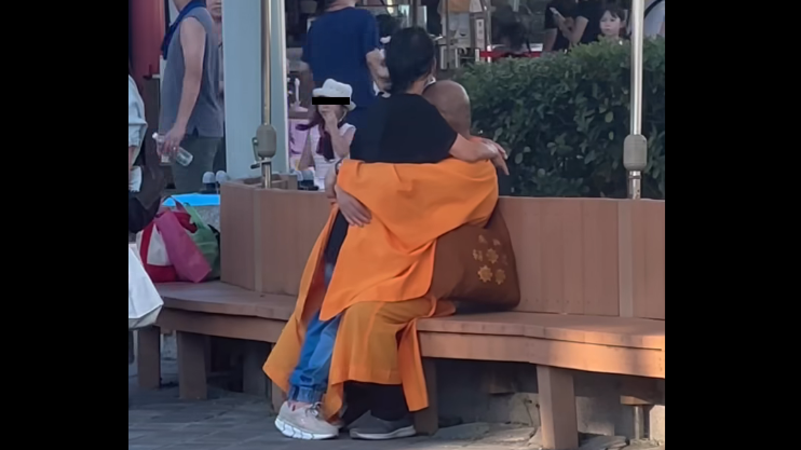 Cosplay在渡劫?和尚不顧世俗擁吻女子畫面曝 同對人在這出沒過