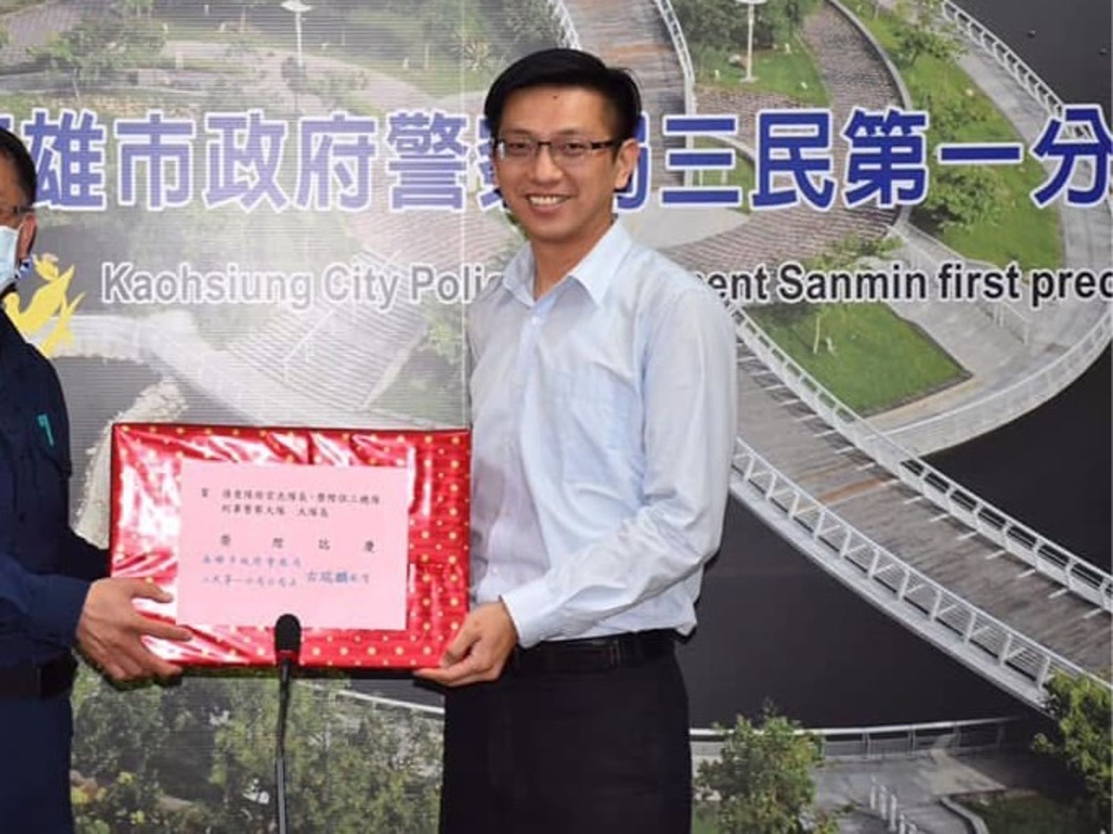 快訊／刑事局偵八大隊長徐宏杰疑涉洩密、貪瀆　今遭檢調搜索帶走