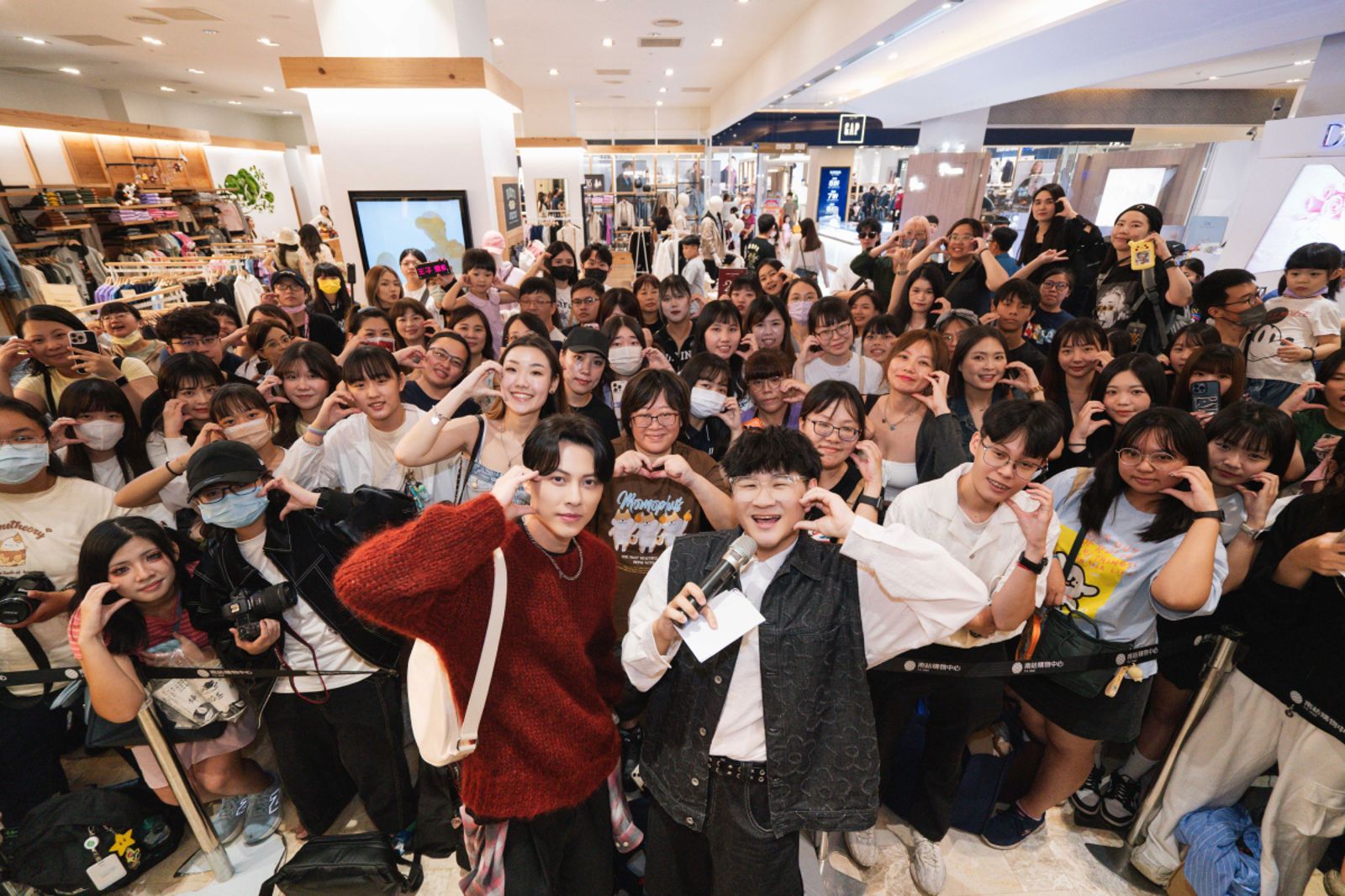 品牌推出限量「王子專屬VIP包」開賣即秒殺。FKYB提供