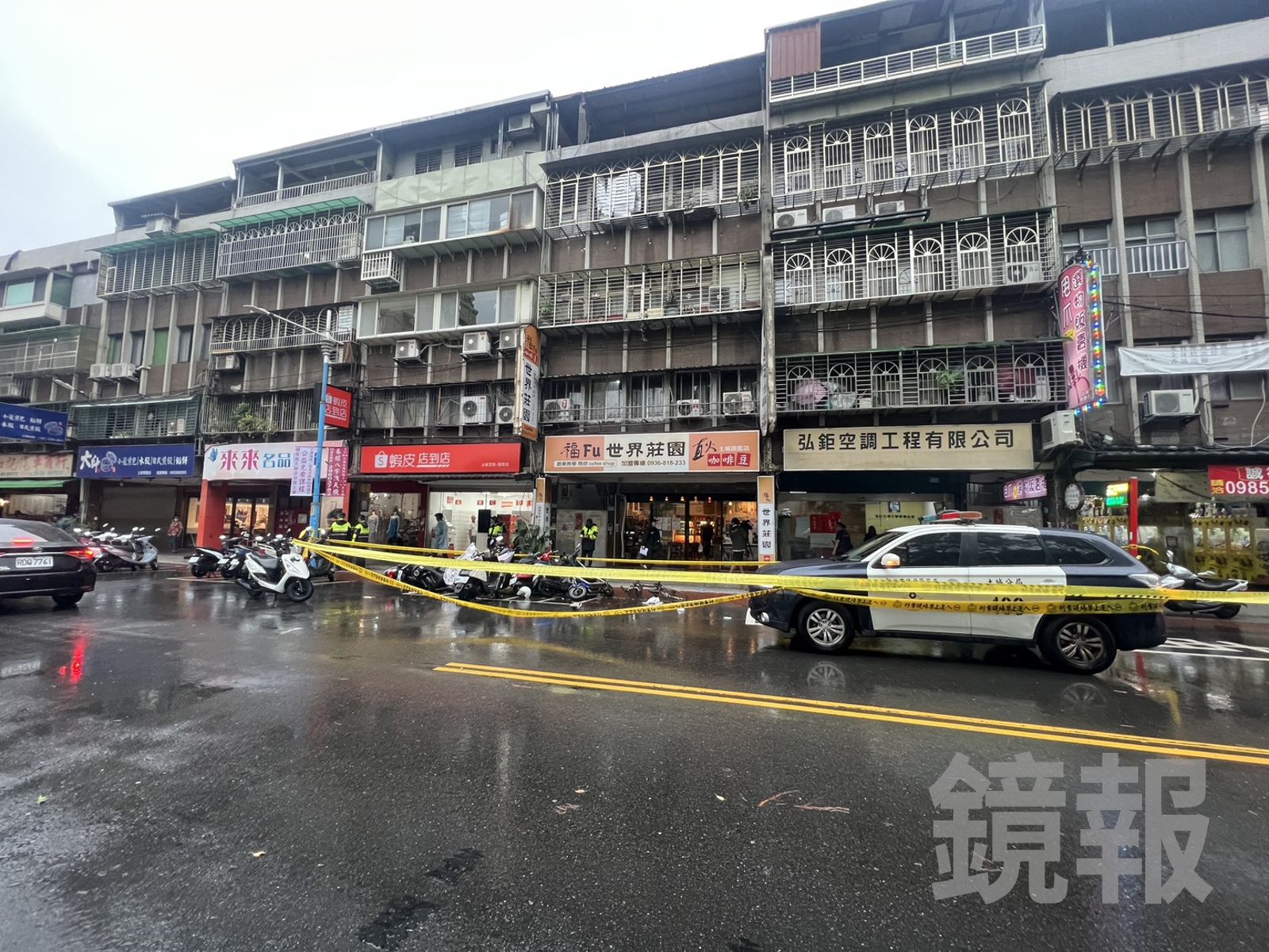 謝嫌今天上午在土城街頭狠殺妻子及小姨子。呂健豪攝