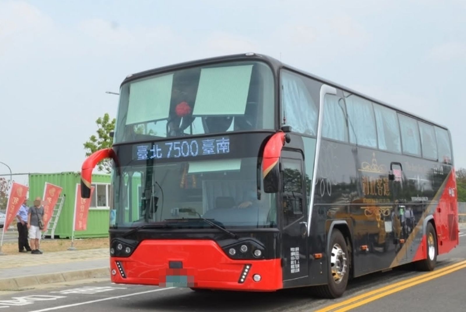 高雄到台北只要660元!他開箱「客運白金臥艙」驚呆:時間不趕一定會放棄高鐵