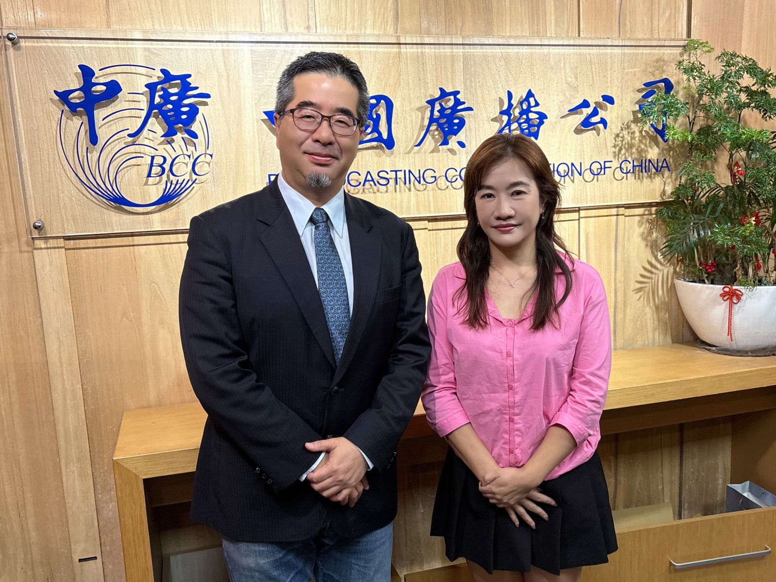 蕭旭岑強調,台灣有台灣的利益,不是美國人可以任意使喚、擺弄。(圖/廣播節目《千秋萬事》提供)