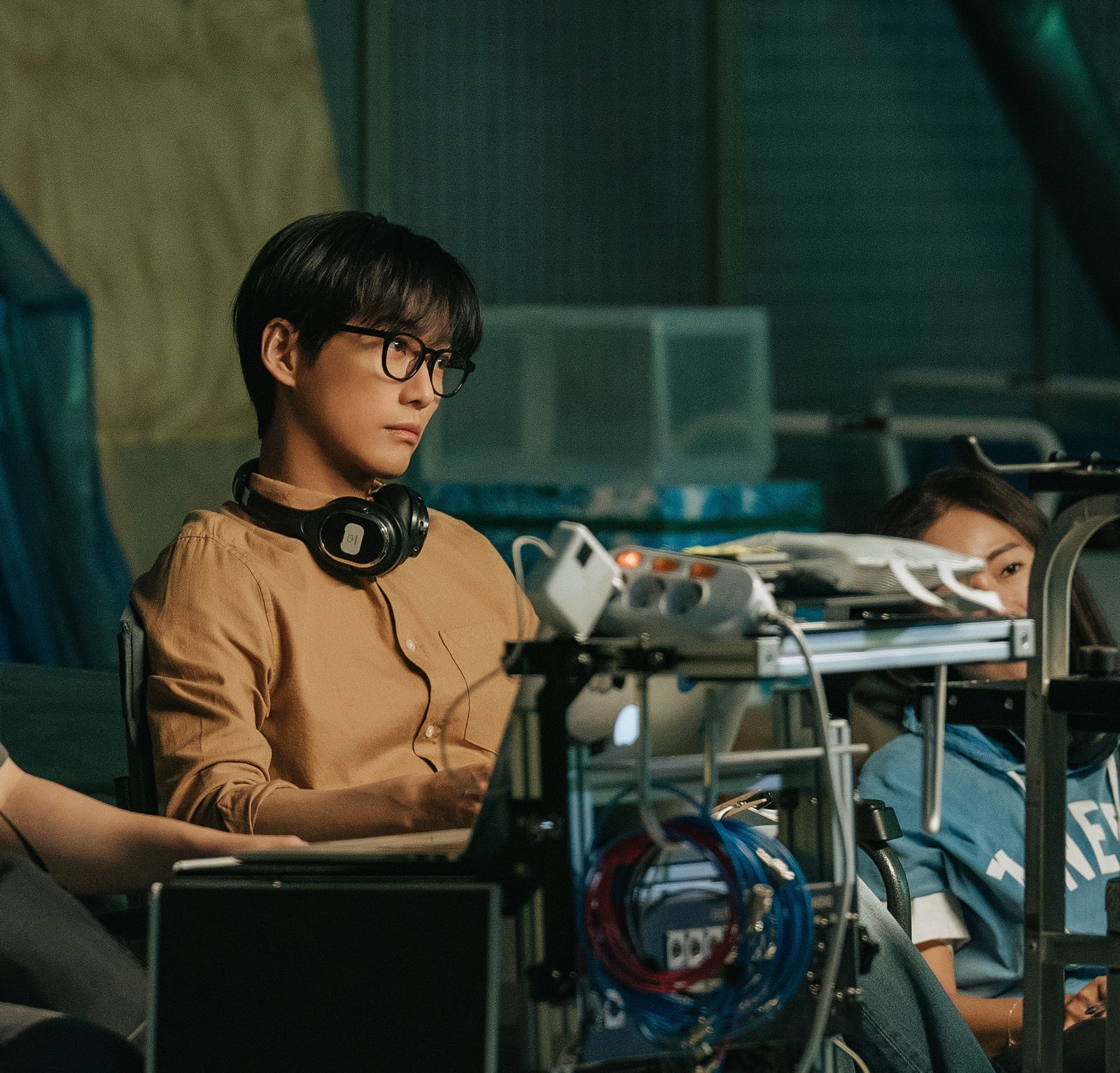 南宮珉在《我們的電影》 飾演新銳導演。Disney+提供