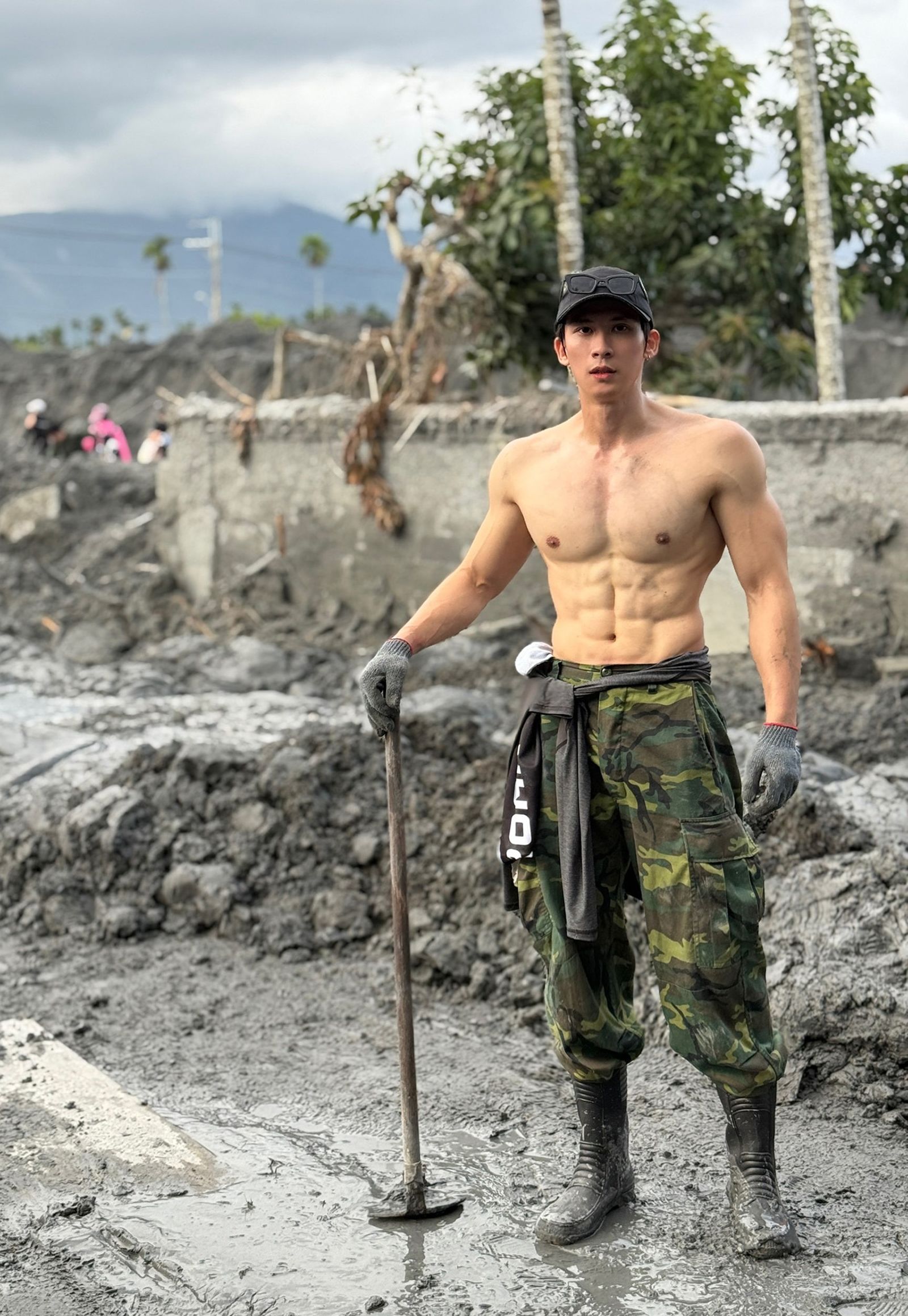 李振瑋號召百人投入救災。翻攝李振瑋IG