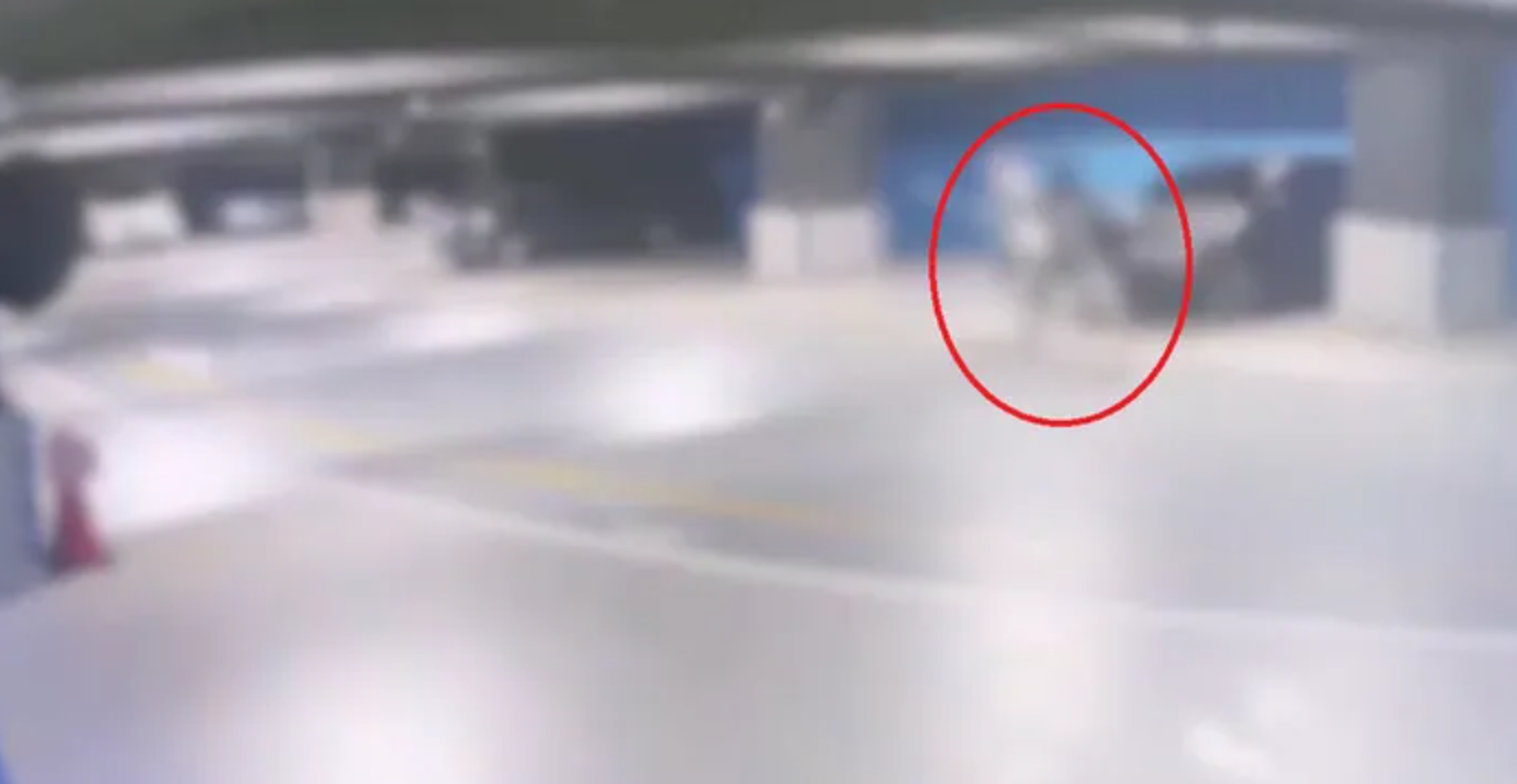 南港Citylink驚傳隨機砍人!19歲賓士男遭揮砍濺血 2嫌逃之夭夭