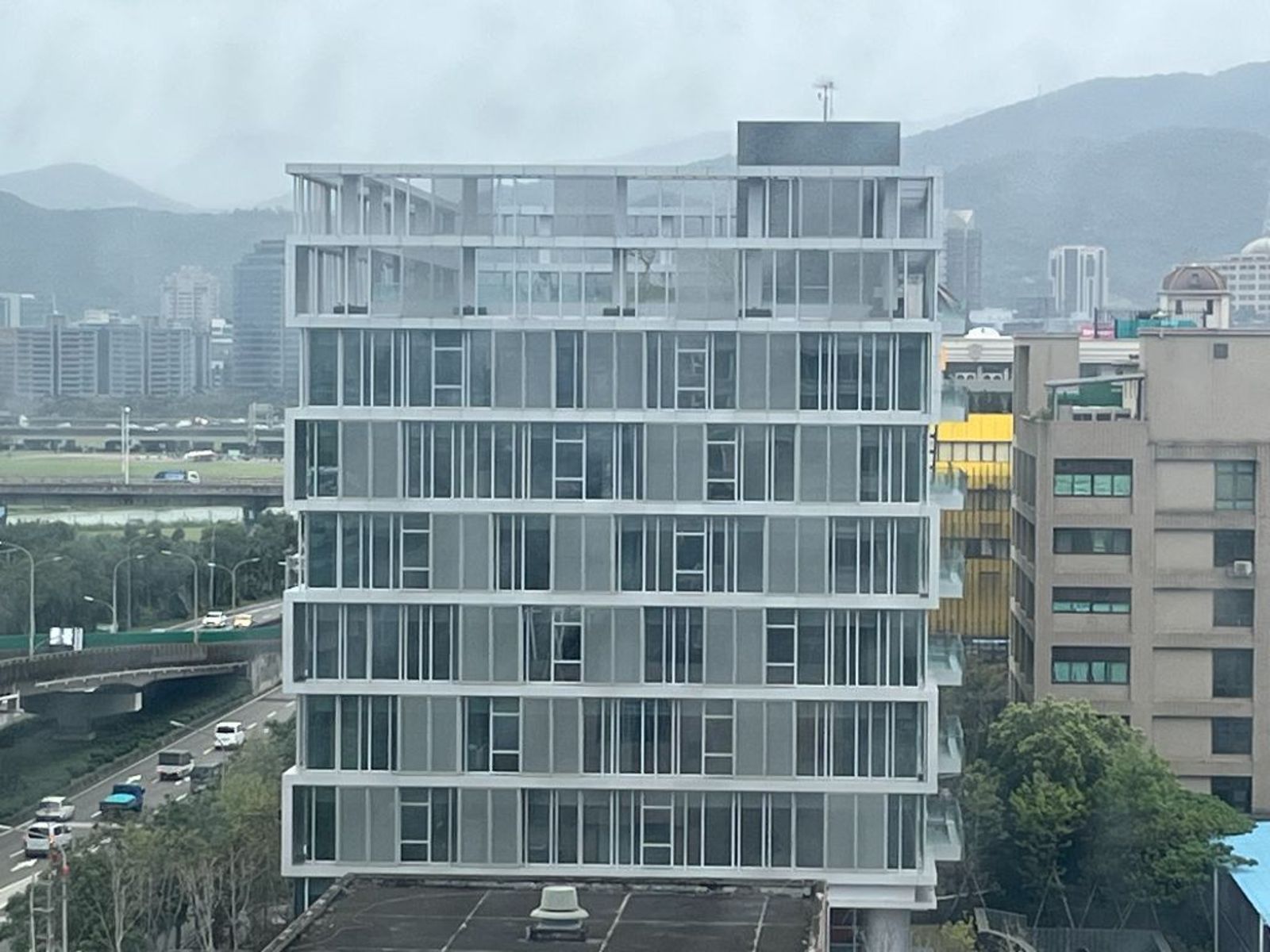 科技新貴砸錢掃傳產金主低調搶　台北市辦公大樓市場連三年成交破200億