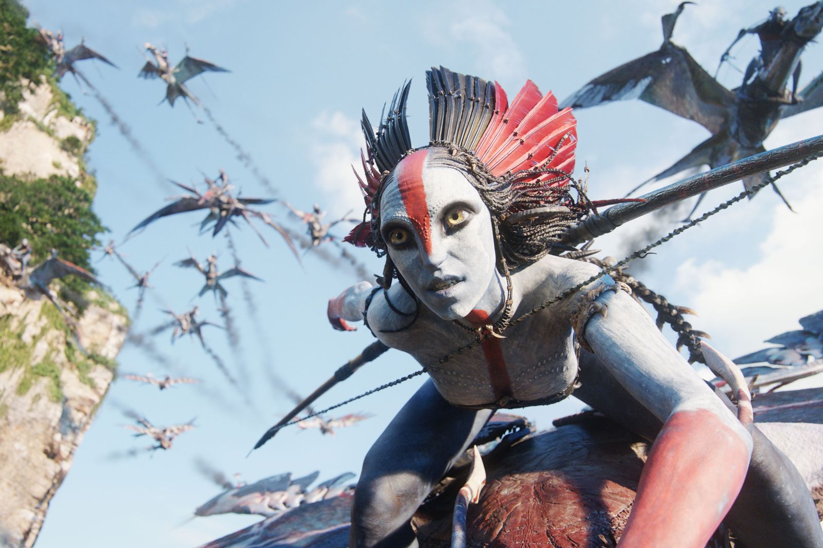 《鐵達尼號》金獎服裝設計師黛博拉史考提到灰燼族的造型表示：「身上滿是傷痕與穿環，他們是群不畏懼痛苦的人。」二十世紀影業提供