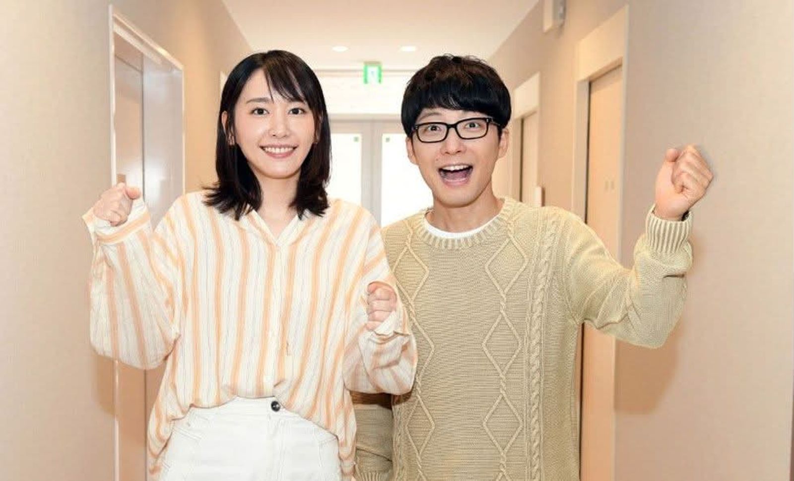 星野源(右)與「國民老婆」新垣結衣結婚5年升格新手爸媽。圖/翻攝自X
