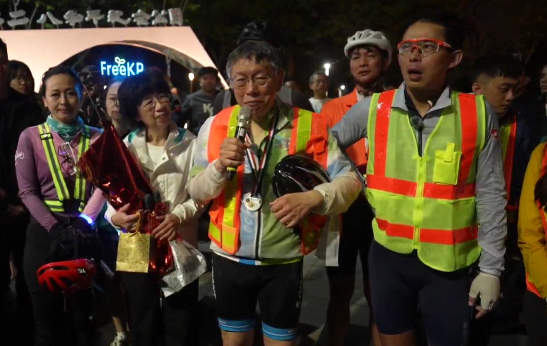 耗近22小時完成一日北高 柯文哲笑稱「這次最難」:讓全世界知道民眾黨絕不屈服