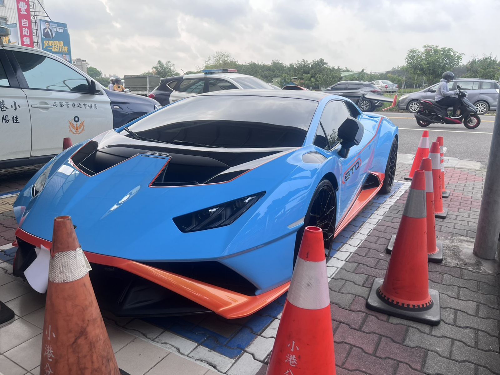 小港驚見「藍色閃電」路邊定格！2千萬超跑STO夜半狂飆遭攔　駕駛拒酒測慘遭扣車