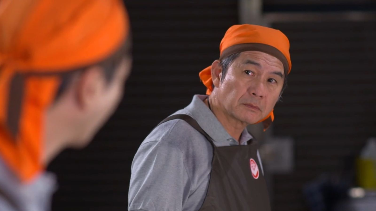 洪都拉斯在《豆腐媽媽》中飾演萬家大家長，將「嘴硬心軟」的父愛詮釋得深沉動人。民視提供